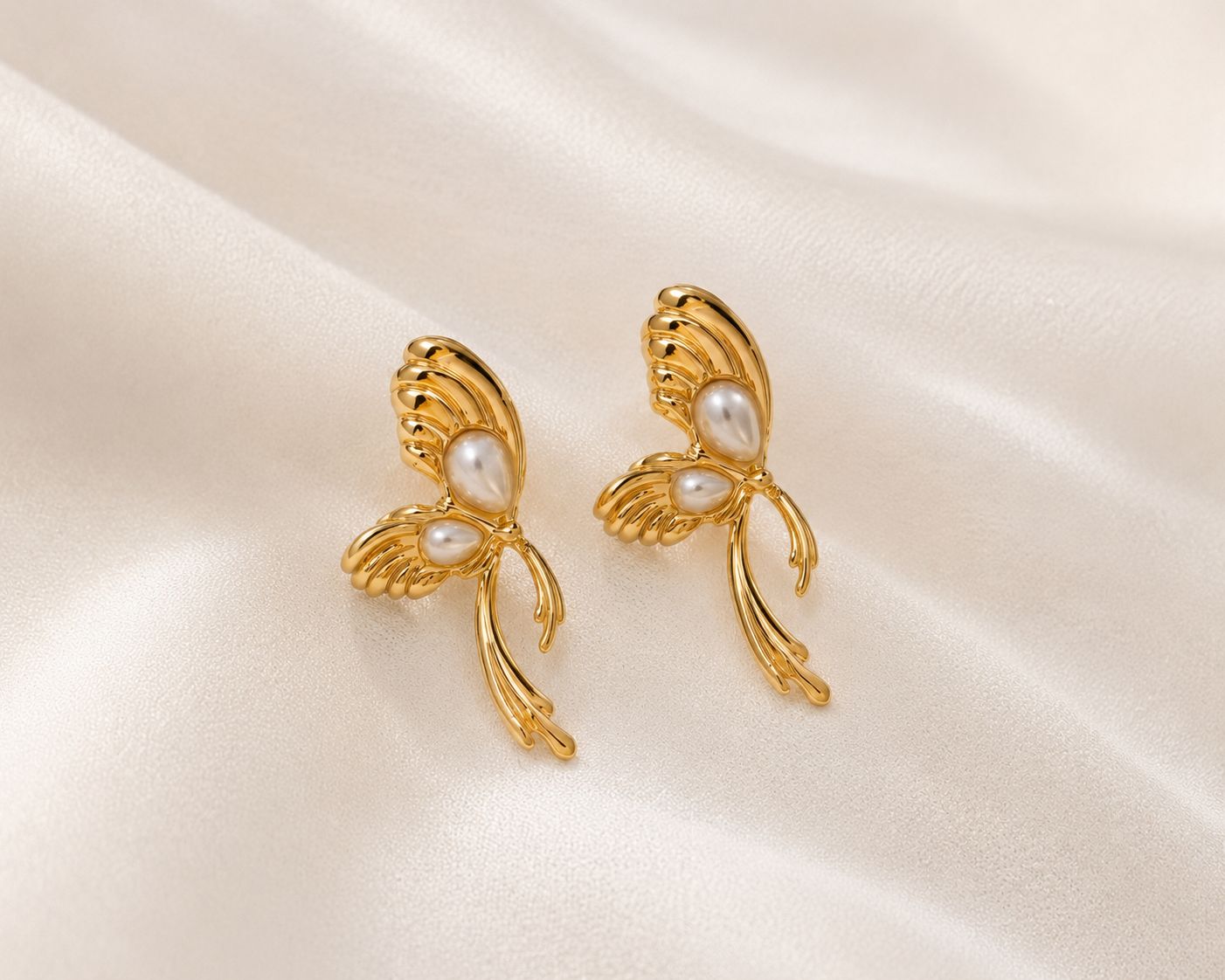 Aretes Mariposa Perla Bianca - Acero Inoxidable